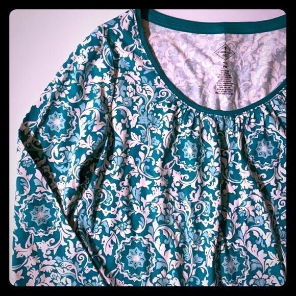 St. John’s Bay print petite long sleeve tee - Picture 1 of 4